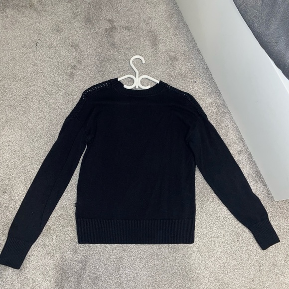 black crewneck sweater! - Picture 1 of 2
